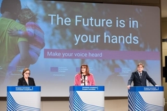 Ana Paula Zacarias, Dubravka Suica en Guy Verhofstadt (van links naar rechts)